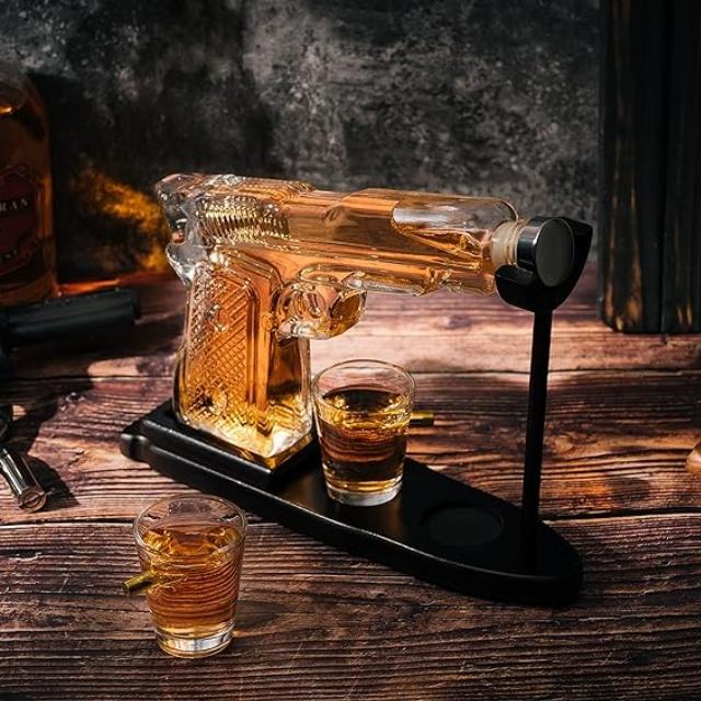 High-Quality Gun-Shaped Whiskey Decanter Set with Bullet Glasses – Perfect Holiday & Birthday Gift for Dad, Husband, or Boyfriend – Unique Home Bar Essential