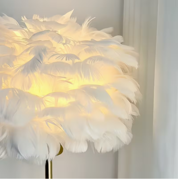 Artificial Feather Table Lamp with Golden Base – Dimmable USB-Powered Bedside Desk Lamp, Soft Warm Romantic Style for Bedroom & Party Ambiance