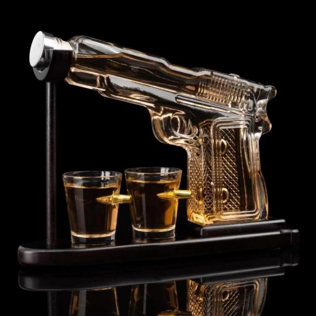 High-Quality Gun-Shaped Whiskey Decanter Set with Bullet Glasses – Perfect Holiday & Birthday Gift for Dad, Husband, or Boyfriend – Unique Home Bar Essential