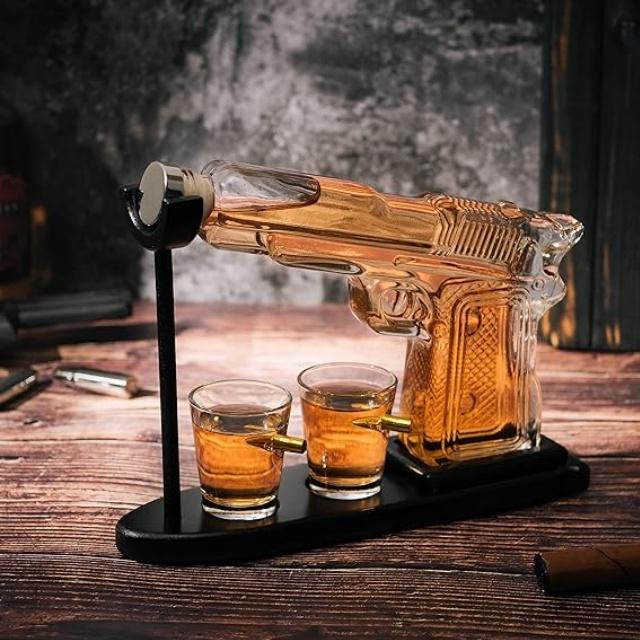 High-Quality Gun-Shaped Whiskey Decanter Set with Bullet Glasses – Perfect Holiday & Birthday Gift for Dad, Husband, or Boyfriend – Unique Home Bar Essential