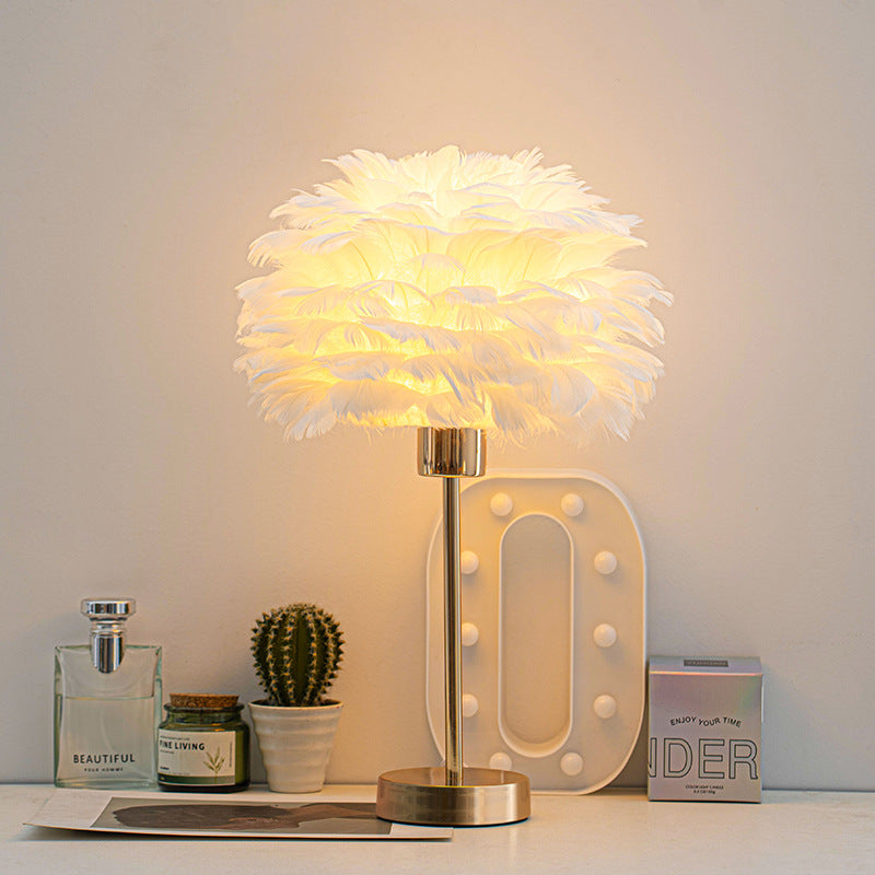 Artificial Feather Table Lamp with Golden Base – Dimmable USB-Powered Bedside Desk Lamp, Soft Warm Romantic Style for Bedroom & Party Ambiance