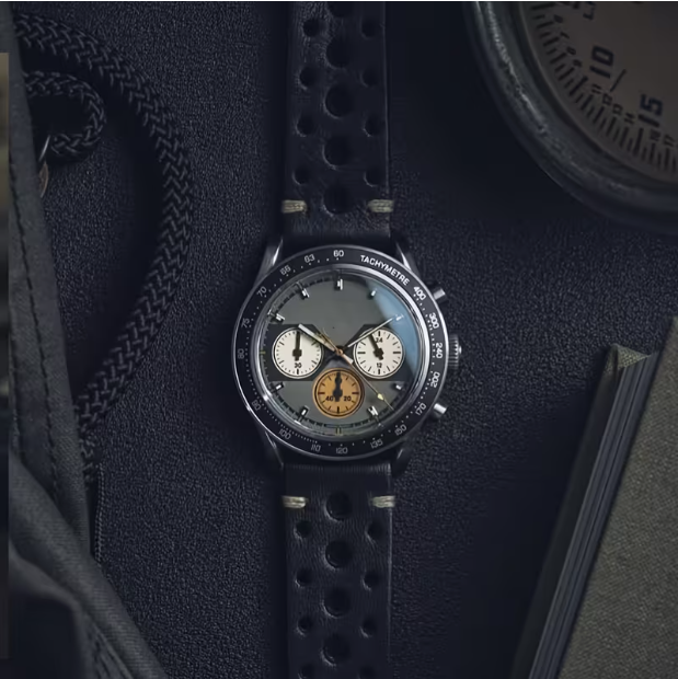 Men's Retro-Style Large Dial Stainless Steel Quartz Watch – Sporty, Elegant & High-End Design