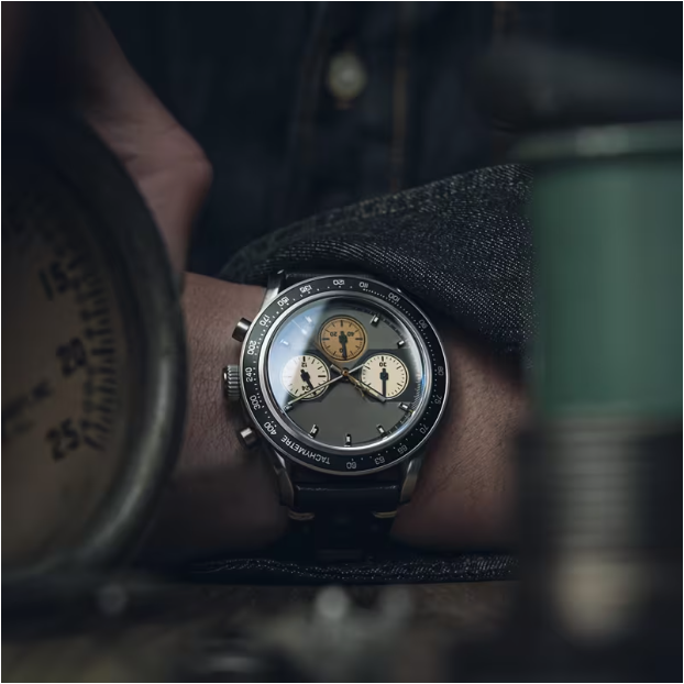 Men's Retro-Style Large Dial Stainless Steel Quartz Watch – Sporty, Elegant & High-End Design