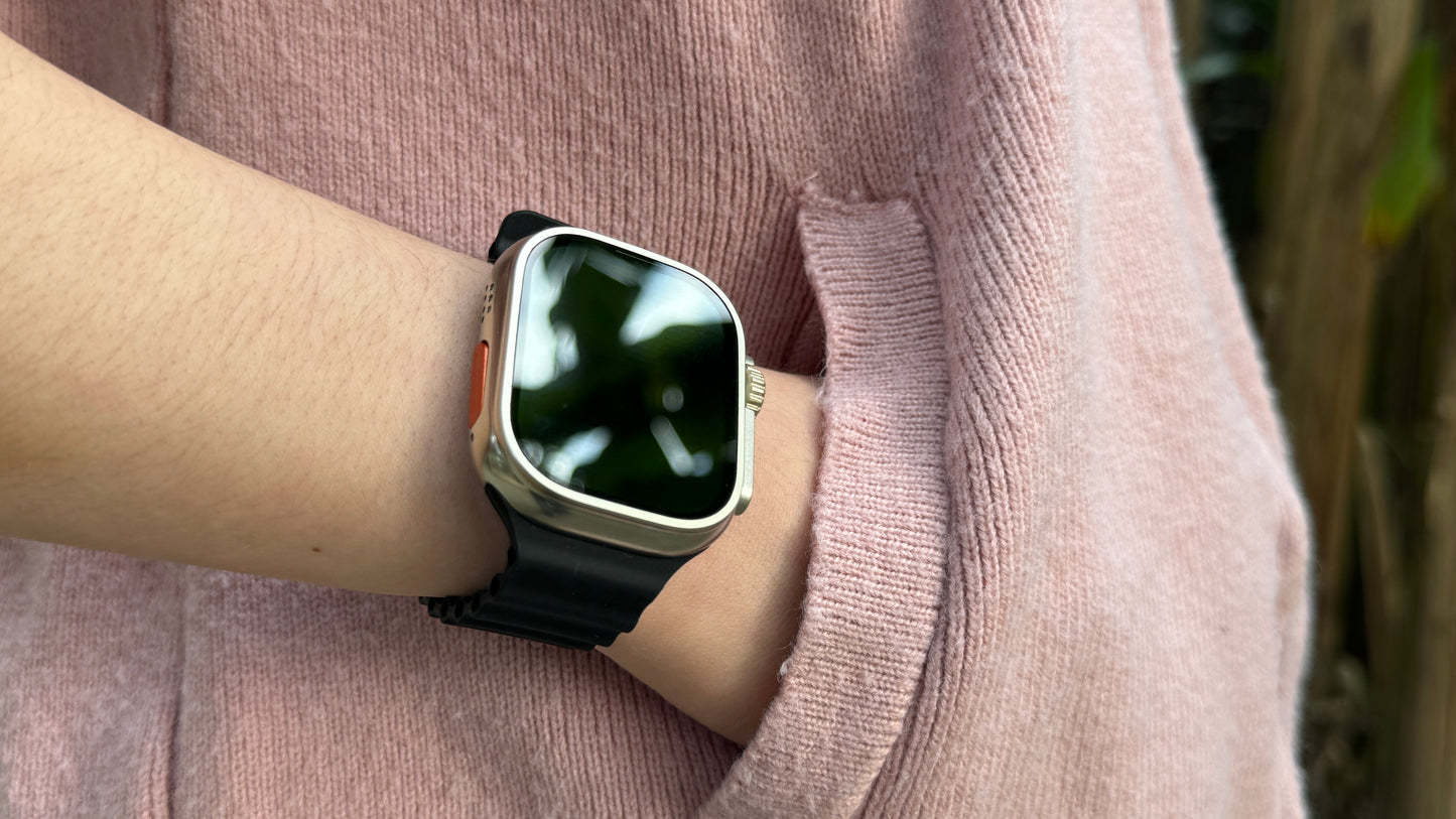 【flash sale】The latest 2025 6-in-1 smartwatch bundle includes a smartwatch, Bluetooth earphones, 20W fast charging, Type-C fast charging cable, adapter, and audio support device—compact and portable. Earphones are also included.