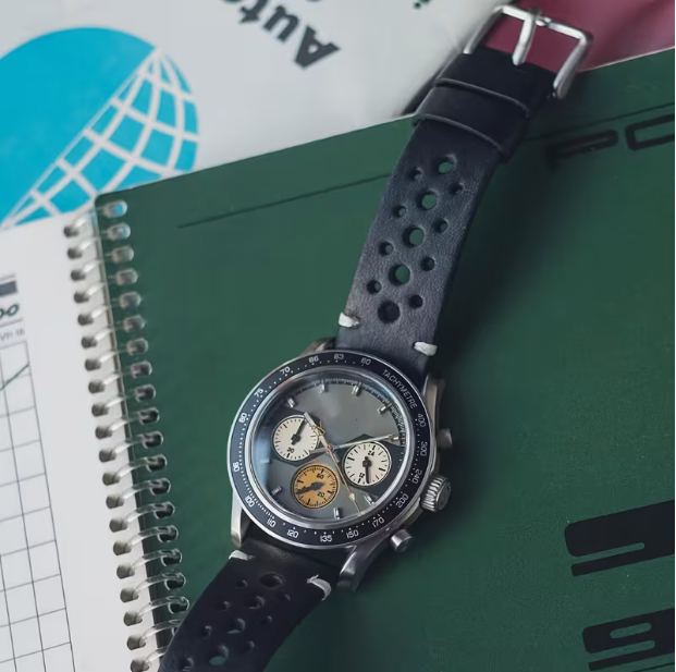 Men's Retro-Style Large Dial Stainless Steel Quartz Watch – Sporty, Elegant & High-End Design